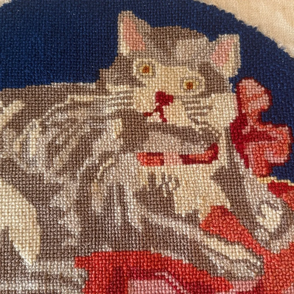 Vintage Needlepoint Cat Picture not framed - Picture 3 of 6